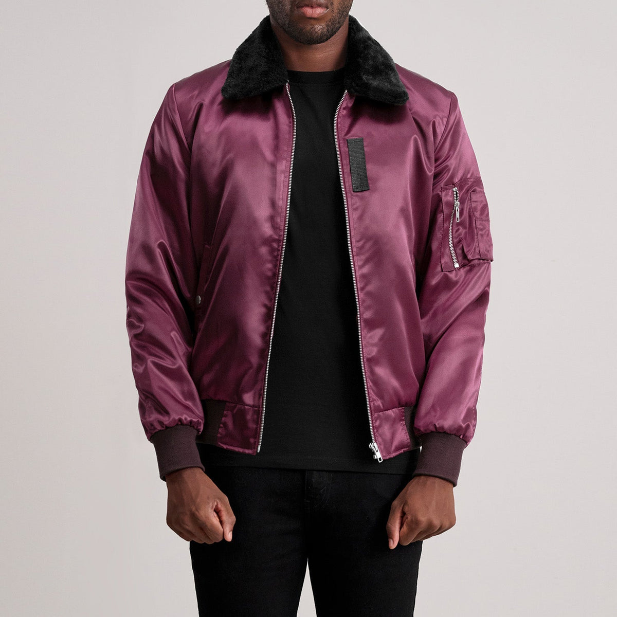 Clyde B-15 Bordeaux Bomber in Pelle da Uomo - Vista laterale con taglio manica ergonomico