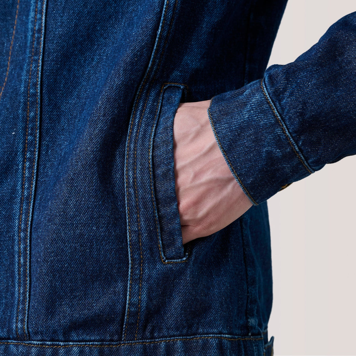 
Vista interna Showing Quilted Viscose Lining & Due tasche interne funzionali