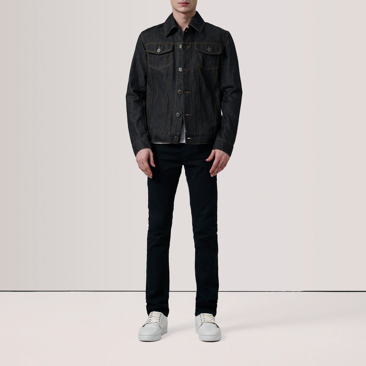 
Black Full-Grain leather Jacket - Vista posteriore con spalle definite e orlo pulito