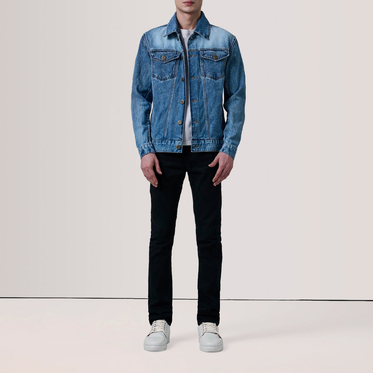 
Ice Blue Full-Grain leather Jacket - Vista posteriore con spalle definite e orlo pulito