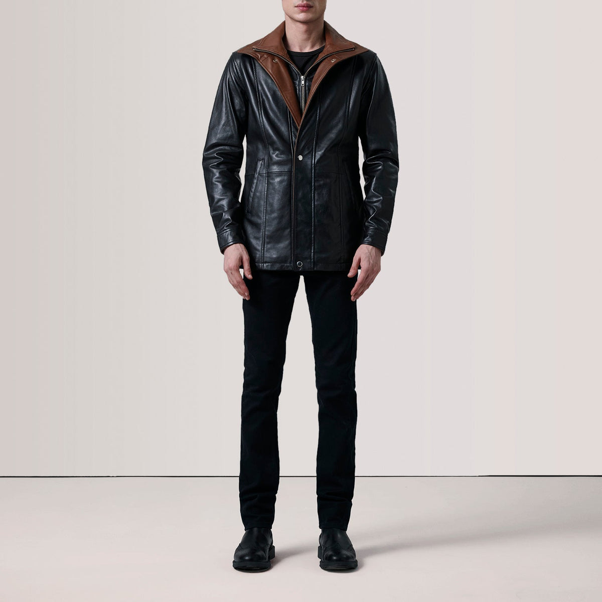 Black Sheepskin leather Coat - Vista posteriore Showing Tailored Shoulder Fit &amp; Clean Hemline