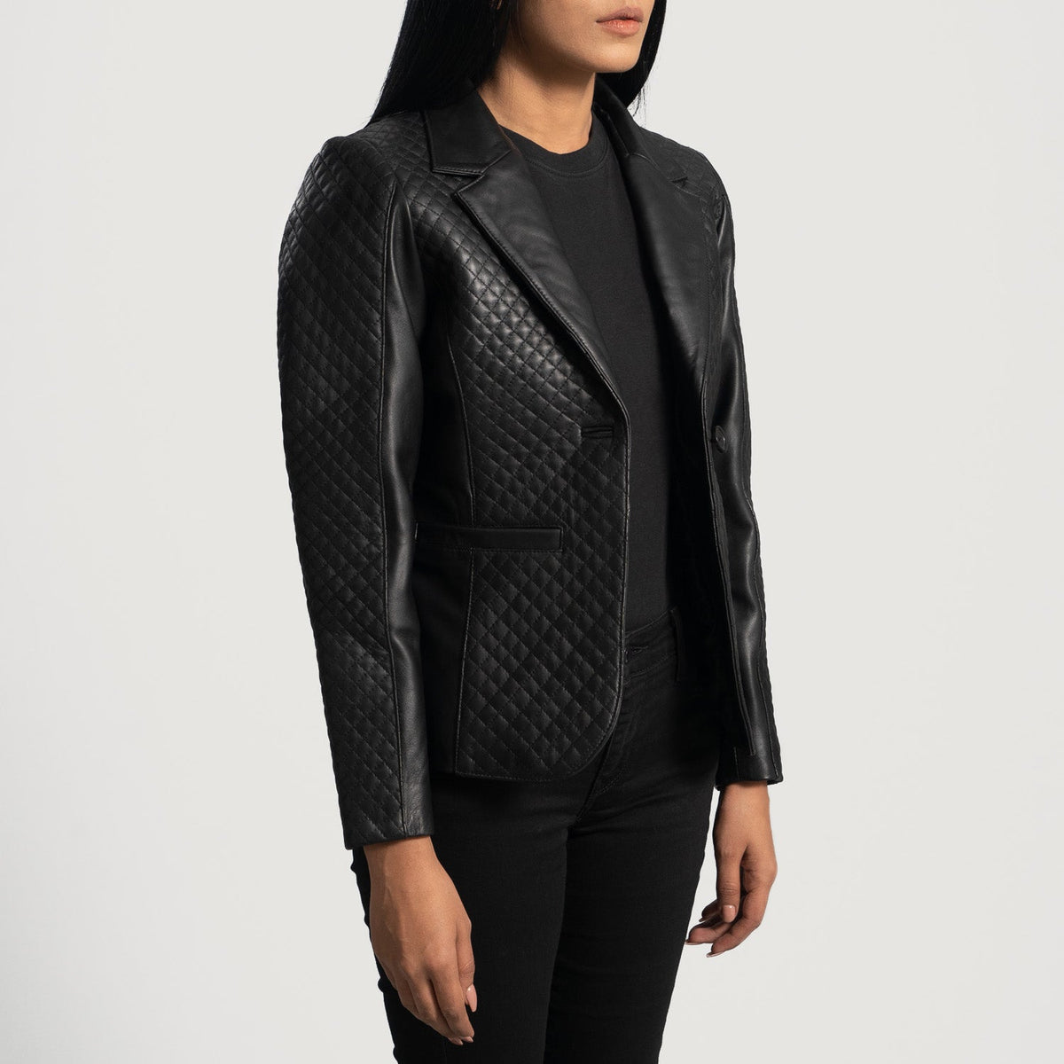 Women's Cora Trapuntato Nero Blazer in Pelle in Pelle da Donna - Lateral Side Profile View Showing Sleeve Cut &amp; Athletic Taper Fit