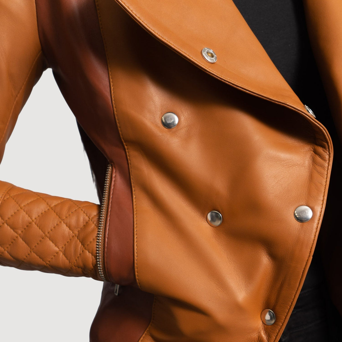 Vista interna Showing Quilted viscose lining &amp; Dual Inside Utility Storage Pockets