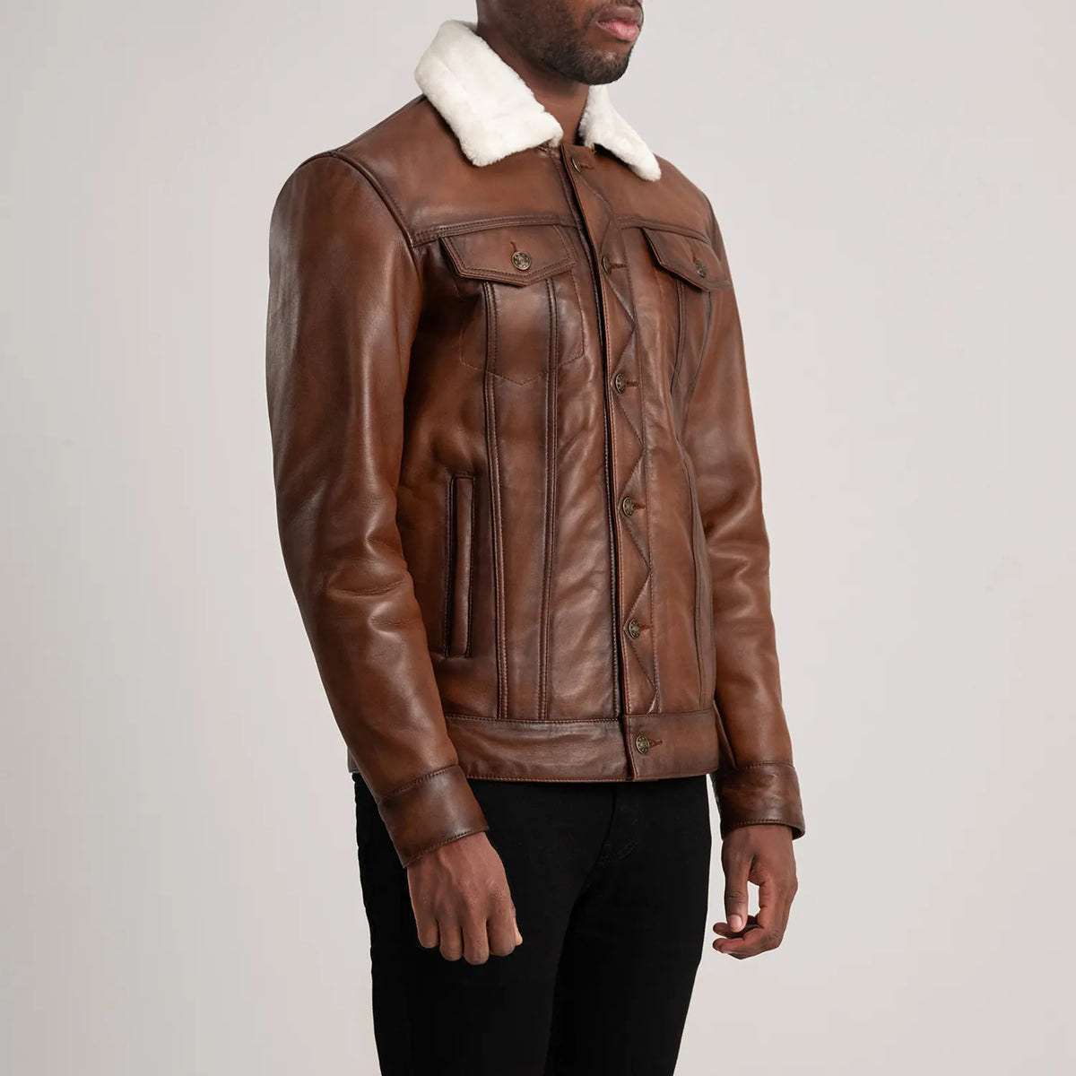 
Waxed Brown Sheepskin Leather Aviator Jacket - Vista posteriore con spalle definite e orlo pulito