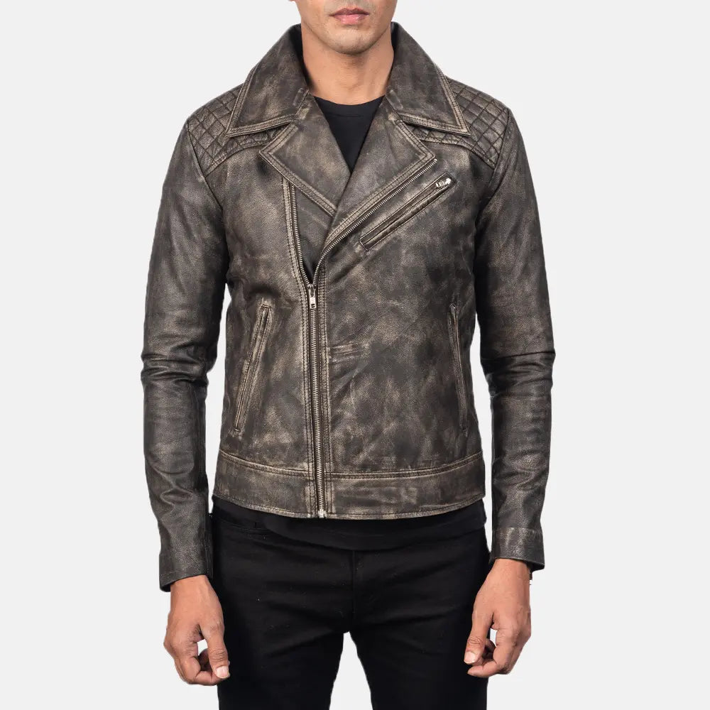 
Dettaglio artigianale dell'orlo su Danny Quilted Brown Leather Biker Jacket