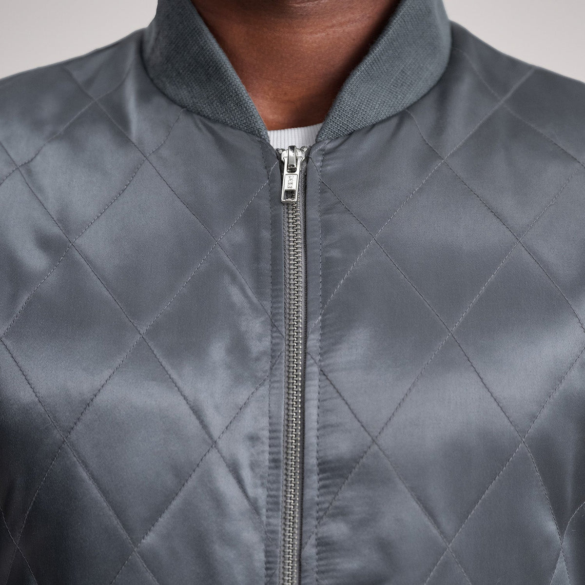 Vista interna Showing Polyester Lining &amp; Dual Inside Utility Storage Pockets