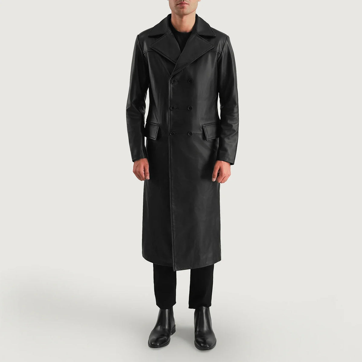 
Delmar Black Leather Double Breasted Coat - Vista laterale che mostra il taglio ergonomico delle maniche