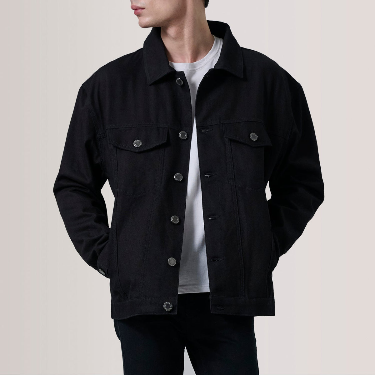Eddie Nero Oversized Denim Trucker Giacca in Pelle da Uomo For Men in Black Full-Grain Leather - Vista frontale e linea su misura | Acquista online