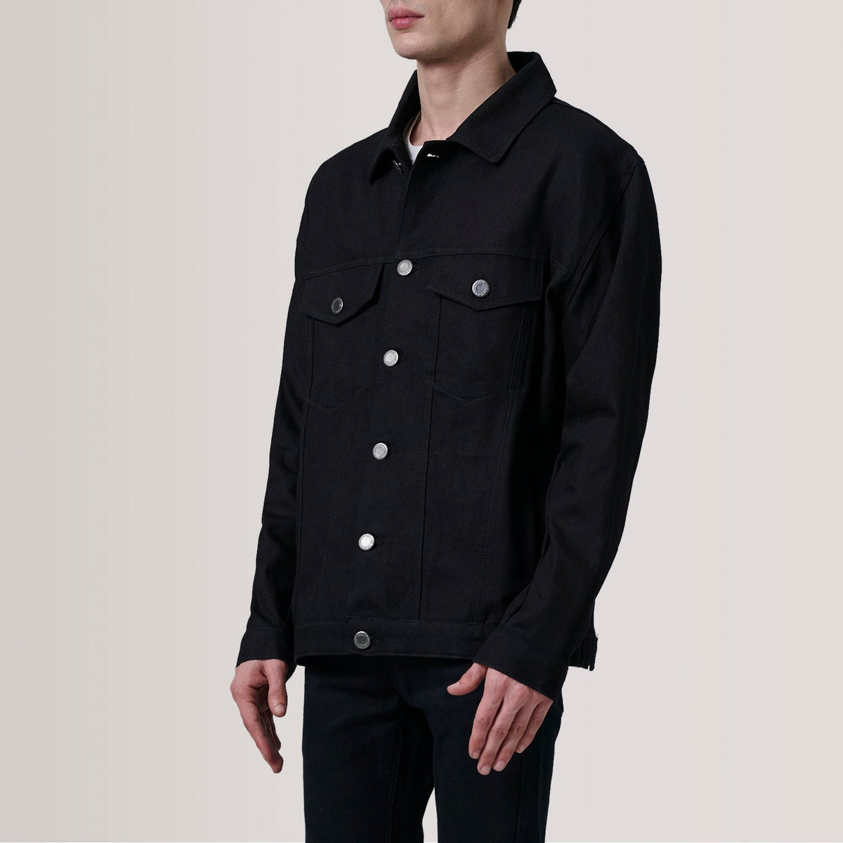 Eddie Nero Oversized Denim Trucker Giacca in Pelle da Uomo For Men - Lateral Side Profile View Showing Sleeve Cut &amp; Athletic Taper Fit