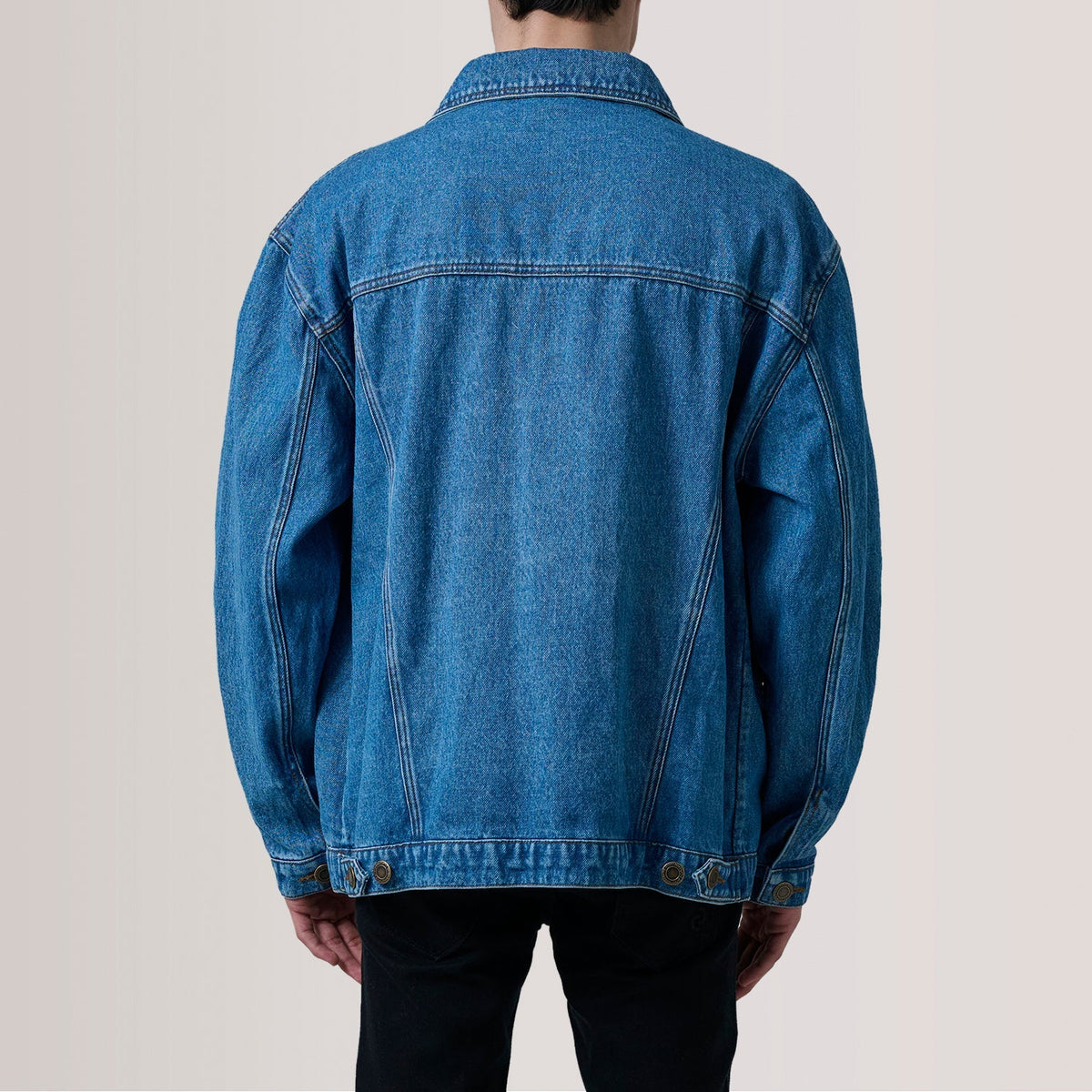 
Dettaglio ravvicinato of Classic Collar & Heavy-Duty Zipper Hardware on Eddie Dark Blu Oversized Denim Trucker Giacca in Pelle da Uomo For Men