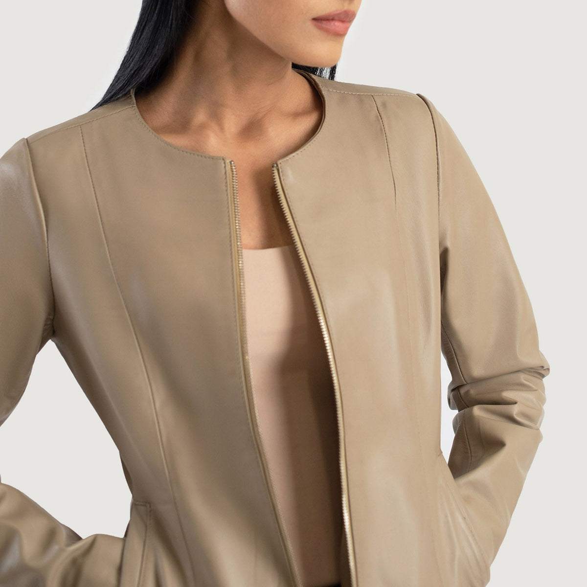 Vista interna Showing Quilted Polyester Lining &amp; Dual Inside Utility Storage Pockets
