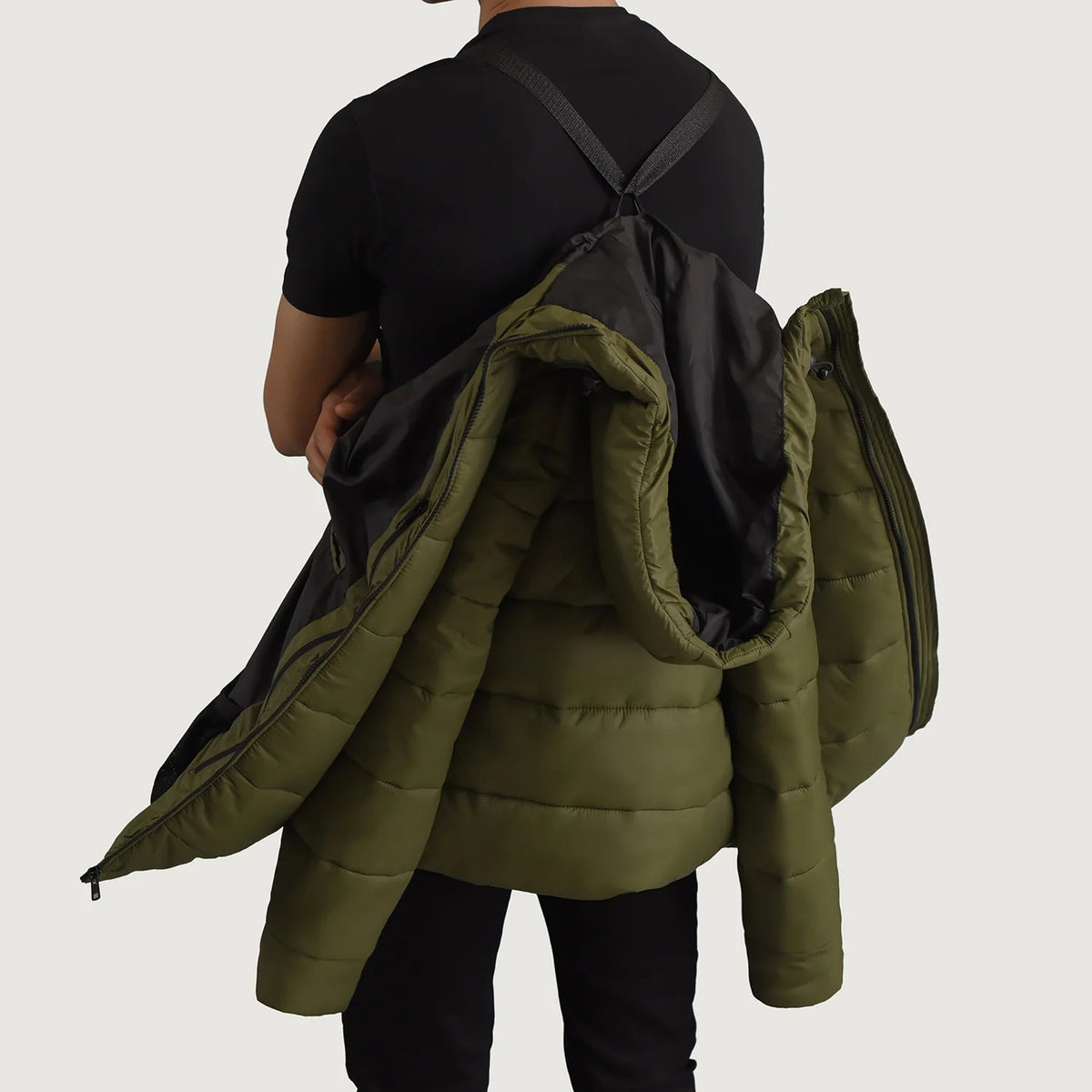 
Dettaglio ravvicinato of Classic Collar & Zipper With Wind Flap Hardware on Erico Verde Hooded Puffer Giacca in Pelle da Uomo
