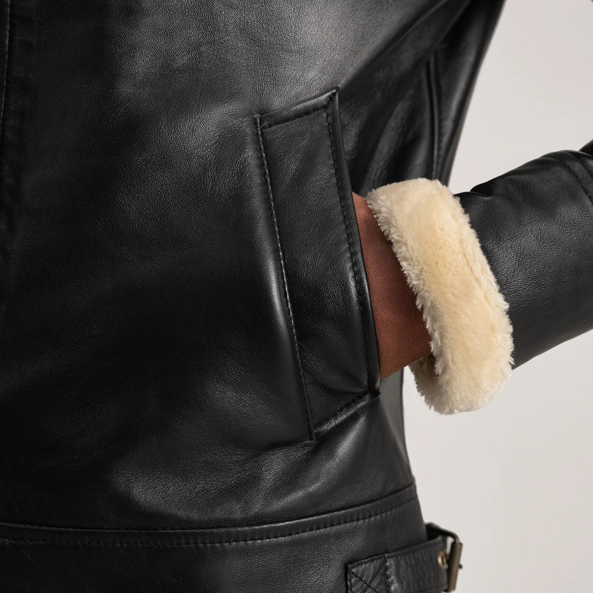 
Vista interna Showing Quilted Viscose Lining & Due tasche interne funzionali