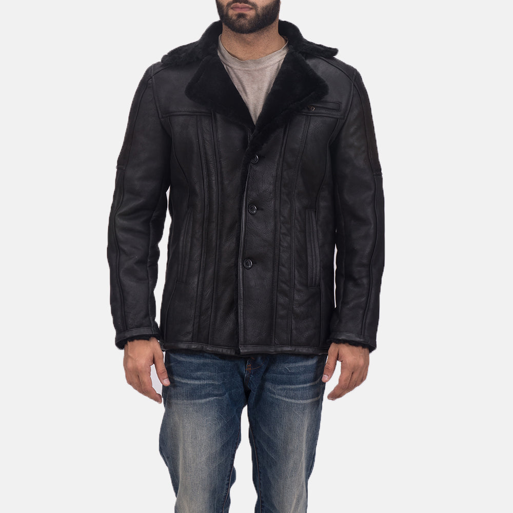 Men's Furcliff Double Face Shearling Cappotto in Pelle da Uomo - Lateral Side Profile View Showing Sleeve Cut &amp; Athletic Taper Fit