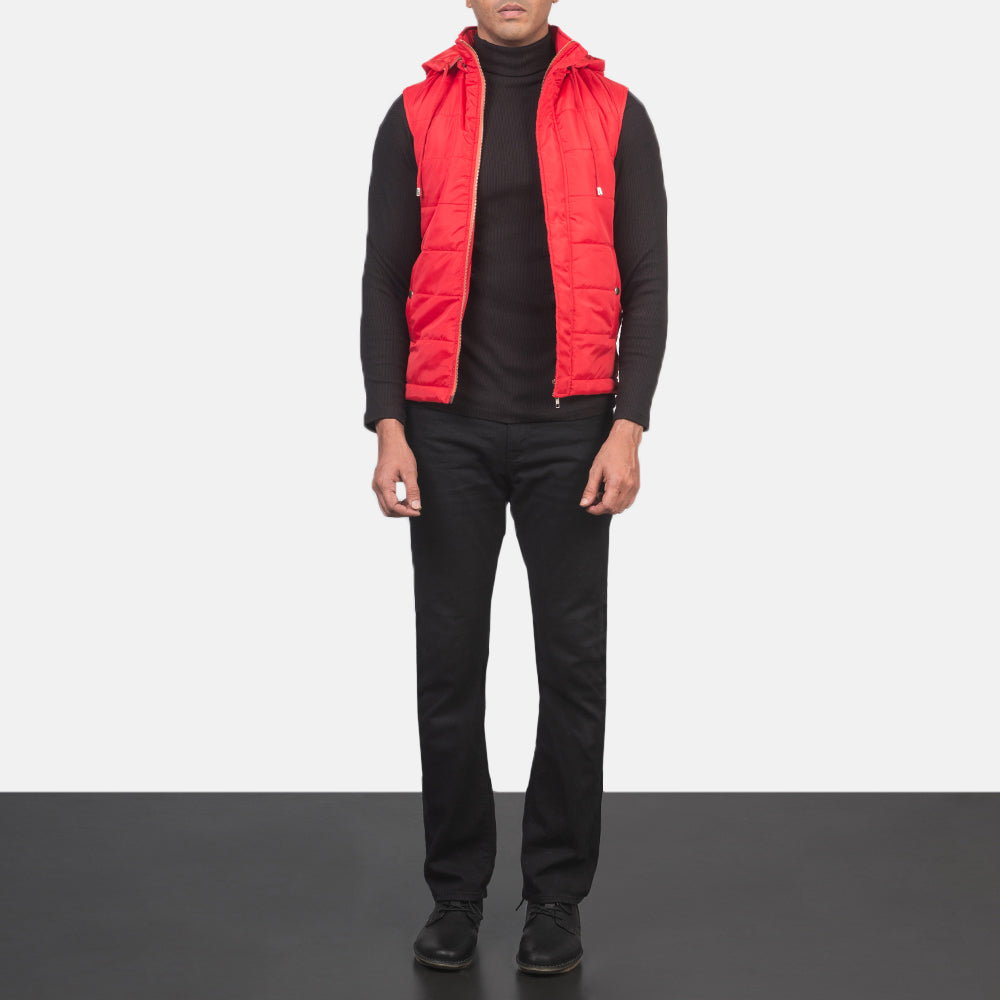 
Fuston Rosso Gilet imbottito con cappuccio da Uomo - Vista laterale che mostra il taglio ergonomico delle maniche