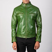 
Gatsby Quilted Green Leather Biker Jacket - Vista laterale che mostra il taglio ergonomico delle maniche