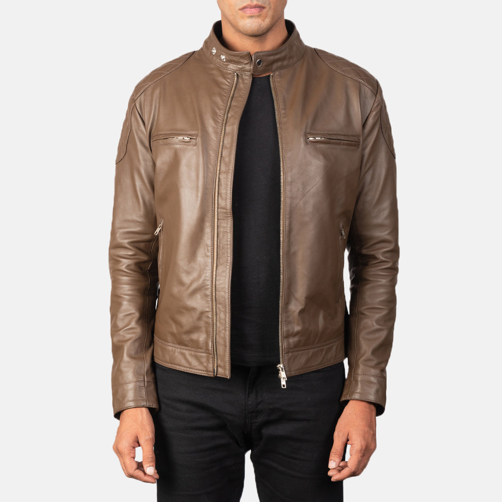 
Gatsby Moka Giacca Biker in Pelle da Uomo in Dark Brown Sheepskin Leather - Vista frontale e silhouette sartoriale | Acquista online