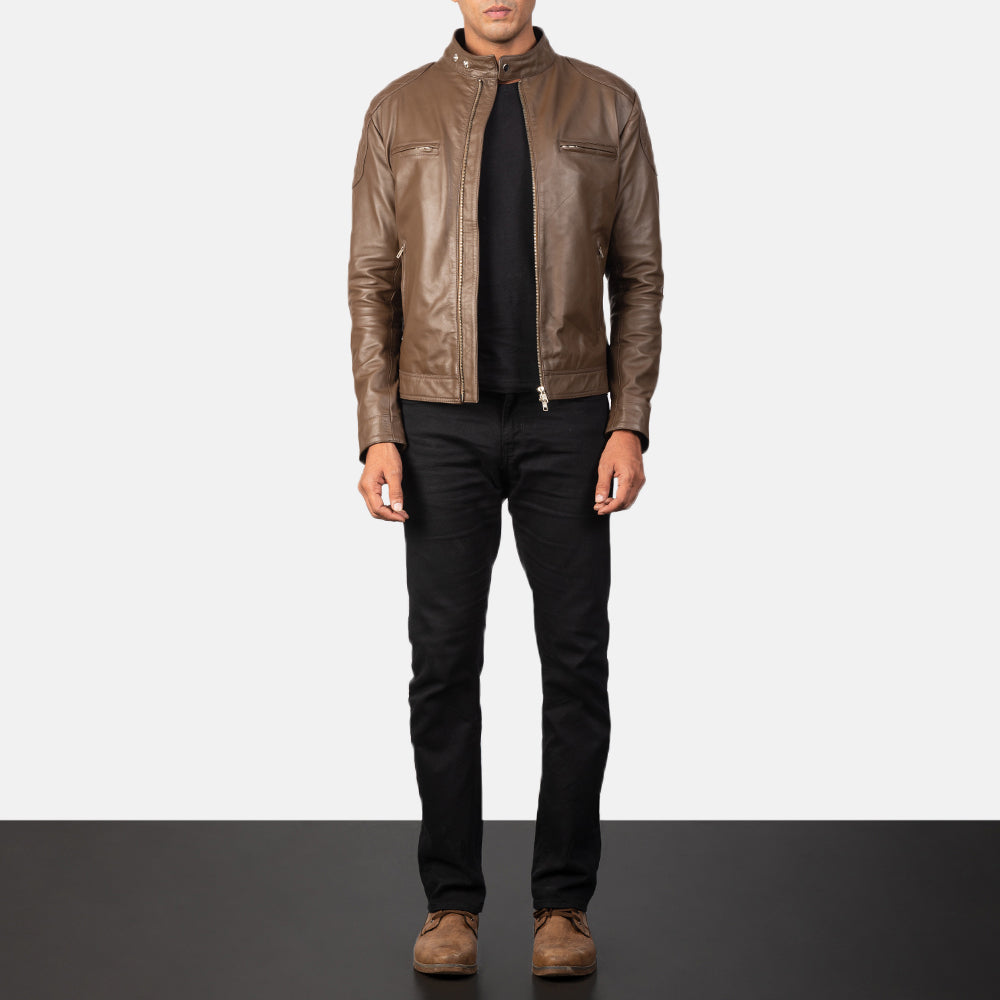 
Gatsby Moka Giacca Biker in Pelle da Uomo - Vista laterale che mostra il taglio ergonomico delle maniche