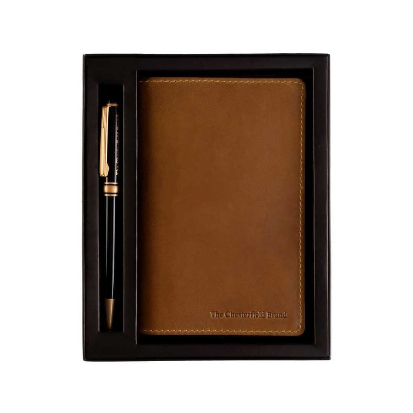 Giftset Leather Writing Case and Pen (Passport holder) da Donna