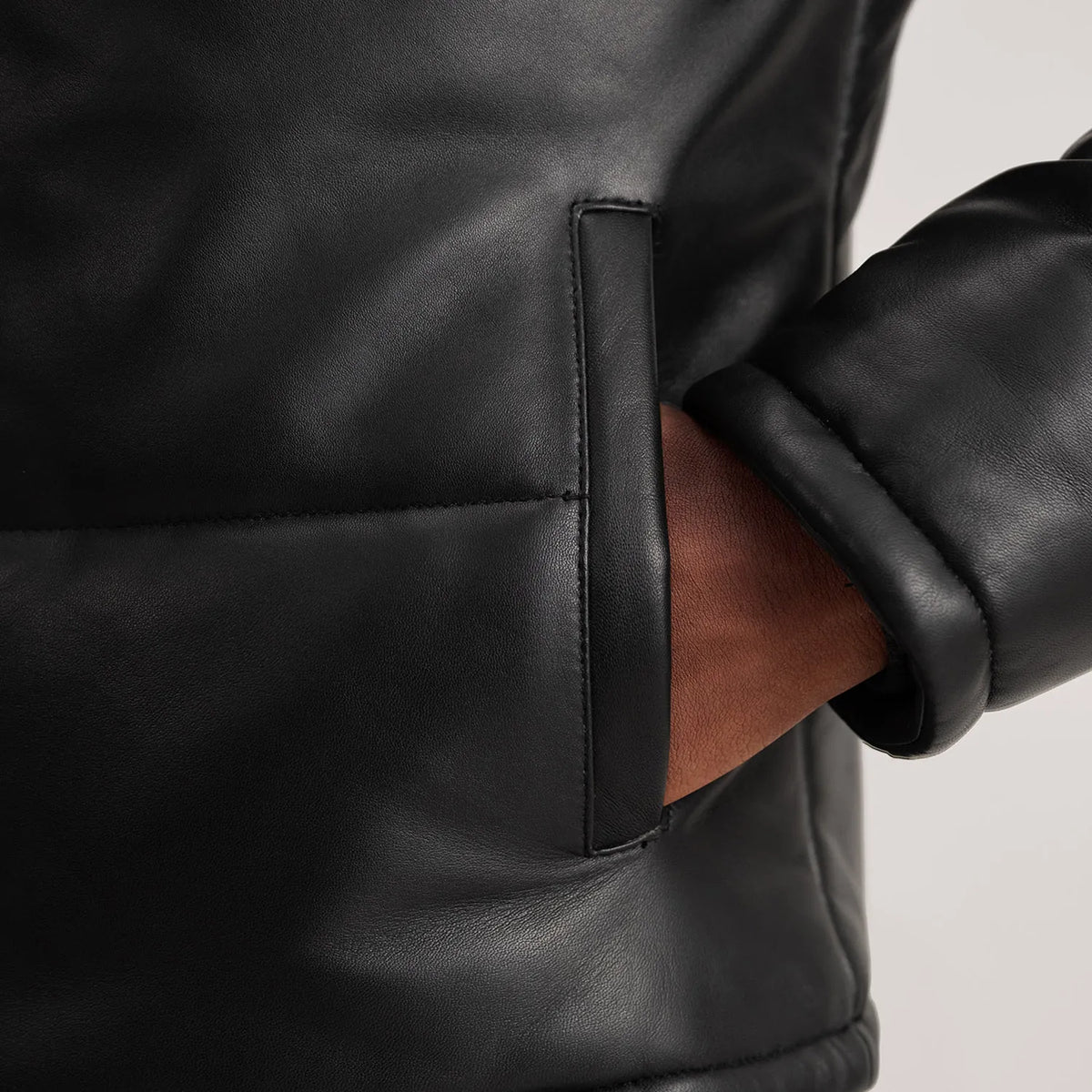 
Vista interna Showing Polyester Lining & Due tasche interne funzionali