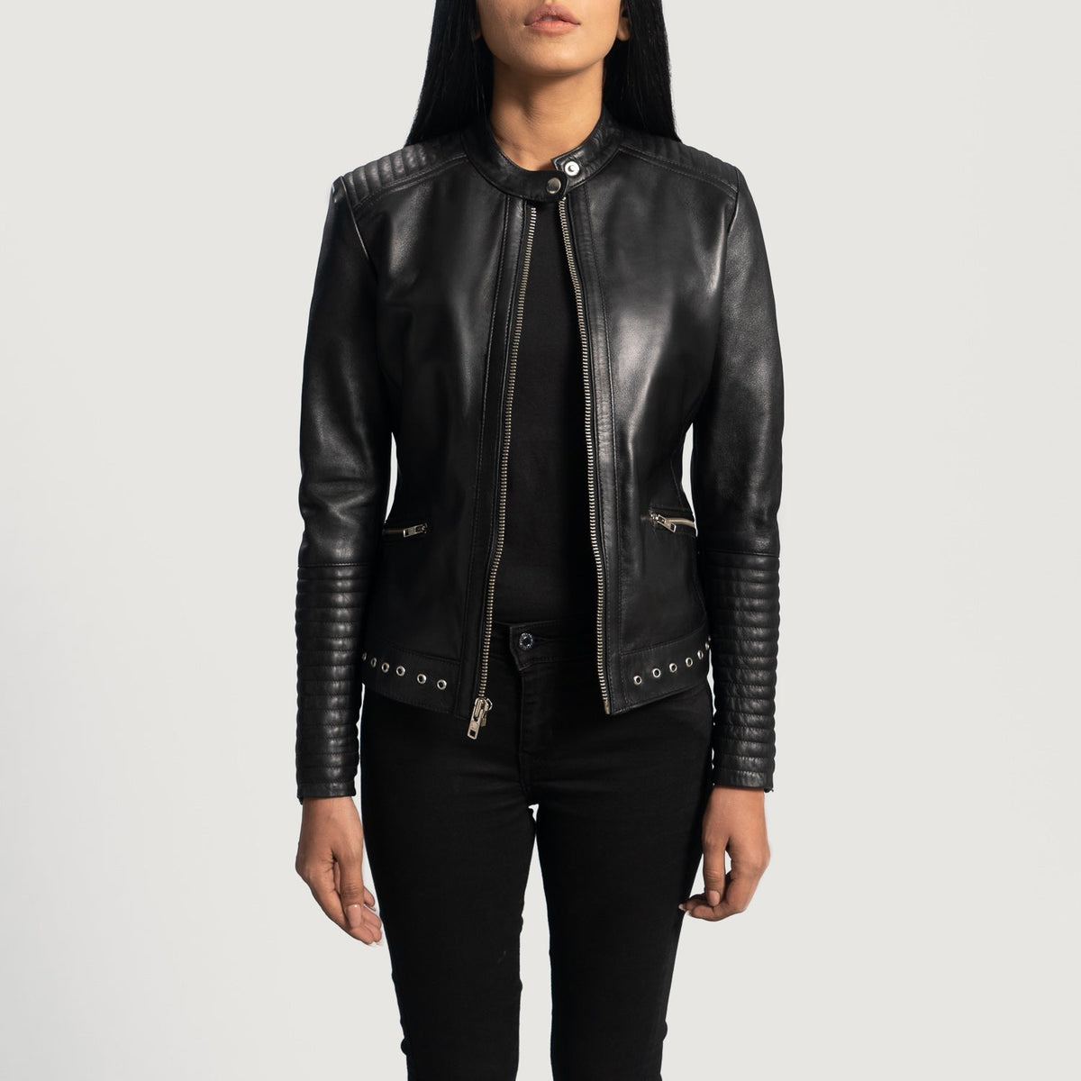 
Black Sheepskin Leather Biker Jacket - Vista posteriore con spalle definite e orlo pulito