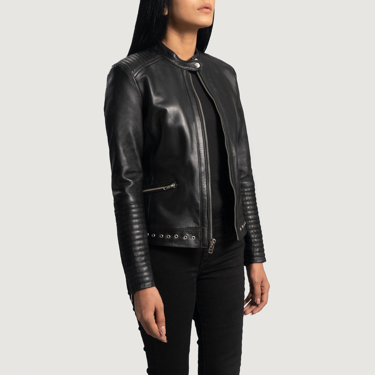 
Haley Ray Nero Giacca Biker in Pelle da Donna - Vista laterale che mostra il taglio ergonomico delle maniche