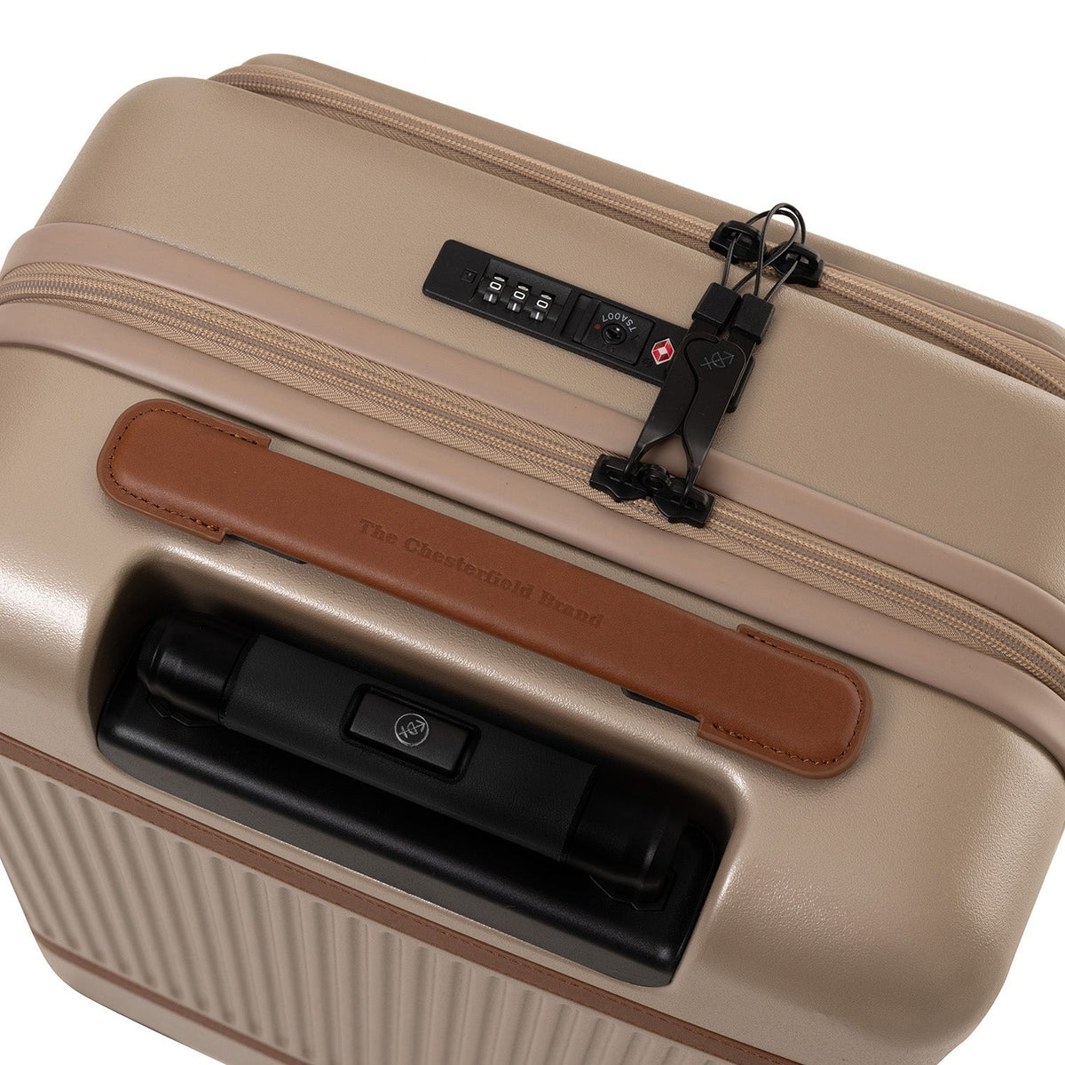 
Prospettiva indossata di Hand Luggage Suitcase Front Pocket Zuna da Donna da Donna su modello - Drappeggio naturale alla luce del giorno