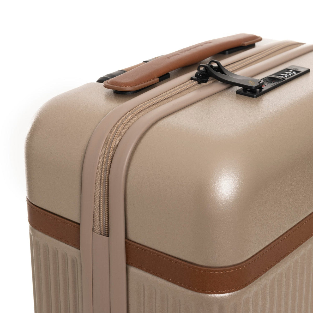 
Prospettiva indossata di Hand Luggage Suitcase Zuna da Donna da Donna su modello - Drappeggio naturale alla luce del giorno