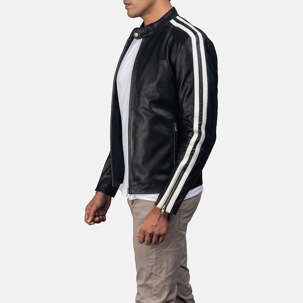 
Dettaglio ravvicinato del cinturino con bottone a scatto & zip su Hank Nero Giacca Biker in Pelle da Uomo