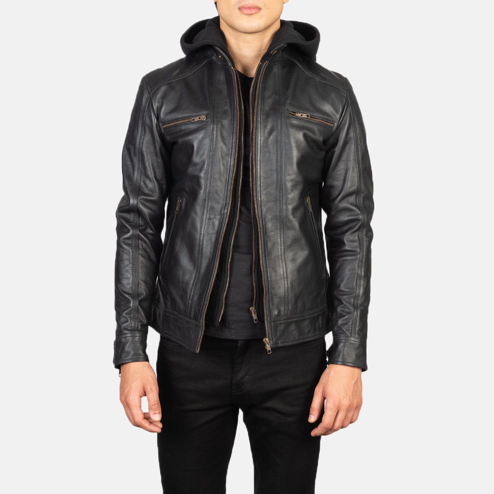 
Hector Nero Hooded Giacca Biker in Pelle da Uomo in Black Cowhide Leather - Vista frontale e silhouette sartoriale | Acquista online