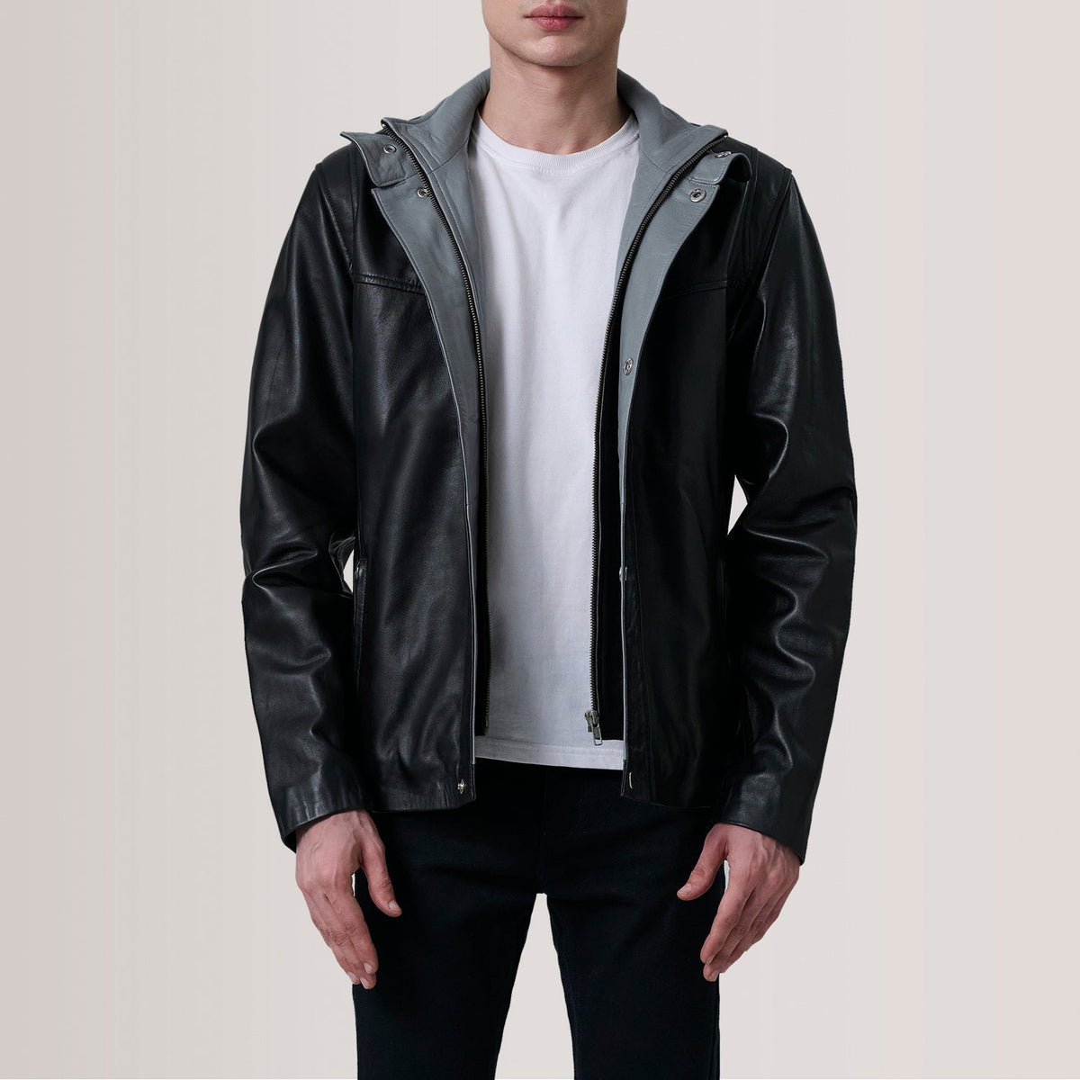 Henrik Grey Suede Cafe Racer For Men in Grey Goatskin Suede - Vista frontale e linea su misura | Acquista online