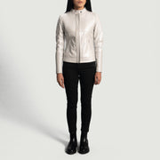 Dettaglio ravvicinato of Band with snap button &amp; Zipper Hardware on Women's Ice Maiden Silver Trapuntato Giacca Biker in Pelle da Donna