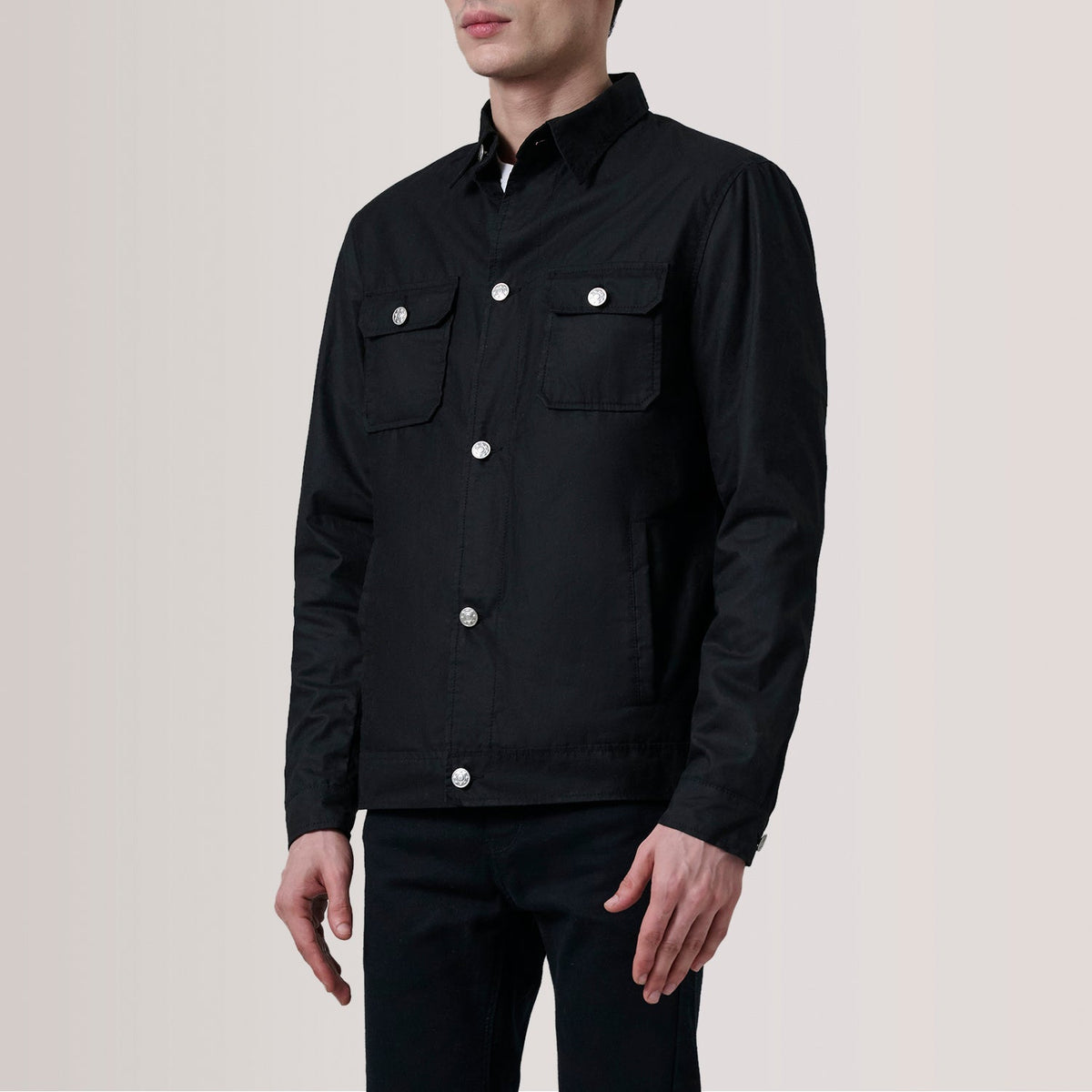 Irwin Nero Waxed Canvas Field Giacca in Pelle da Uomo For Men - Lateral Side Profile View Showing Sleeve Cut &amp; Athletic Taper Fit