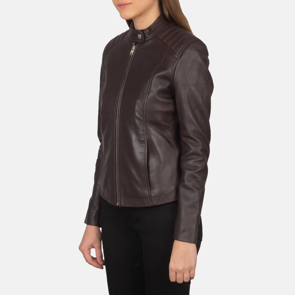 
Prospettiva indossata di Kelsee Navy Blue Suede Biker Jacket su modello - Drappeggio naturale alla luce del giorno