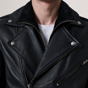 Vista interna Showing Quilted Polyester Lining &amp; Dual Inside Utility Storage Pockets