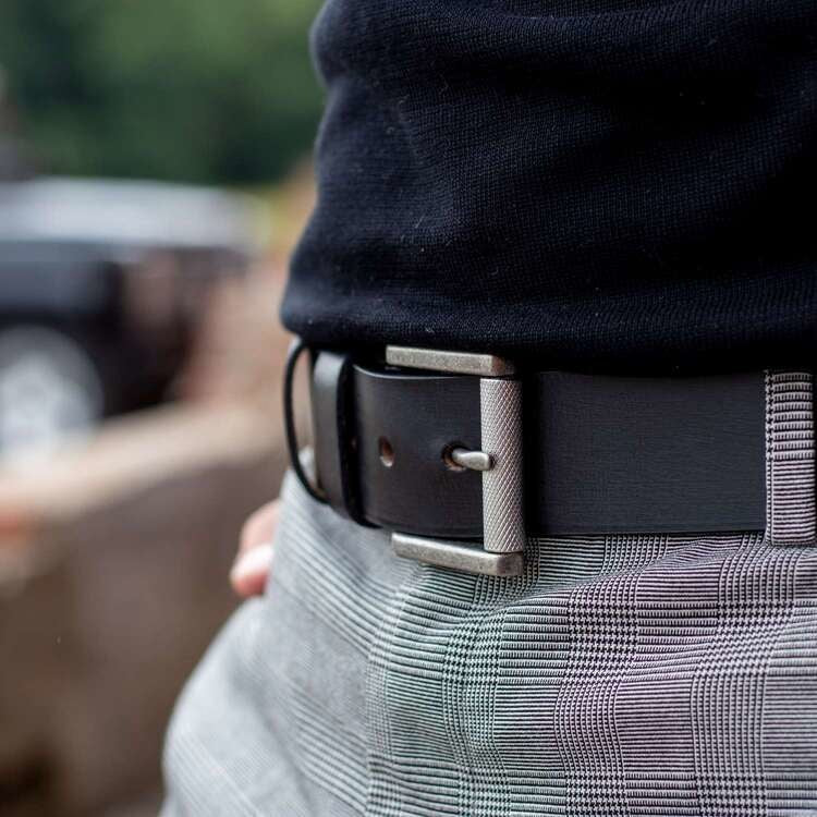 
Classic 100% Full-Grain leather Belt - Prospettiva posteriore con spallacci in pelle rinforzati