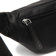 
Solid Antique Brass Hardware & Heavy-Duty Dual Zipper Detail on Brana Marsupio in pelle pieno fiore