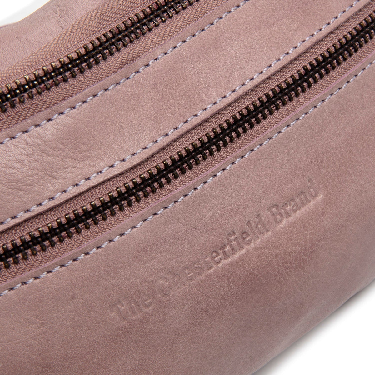 
100% Full-Grain Wax Pull-Up 100% Full-Grain Leather Grain Texture & Handcrafted Patina Detail