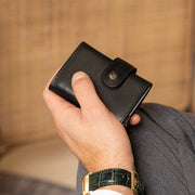 
Classic 100% Full-Grain Leather Card Holder - Prospettiva posteriore con spallacci in pelle rinforzati