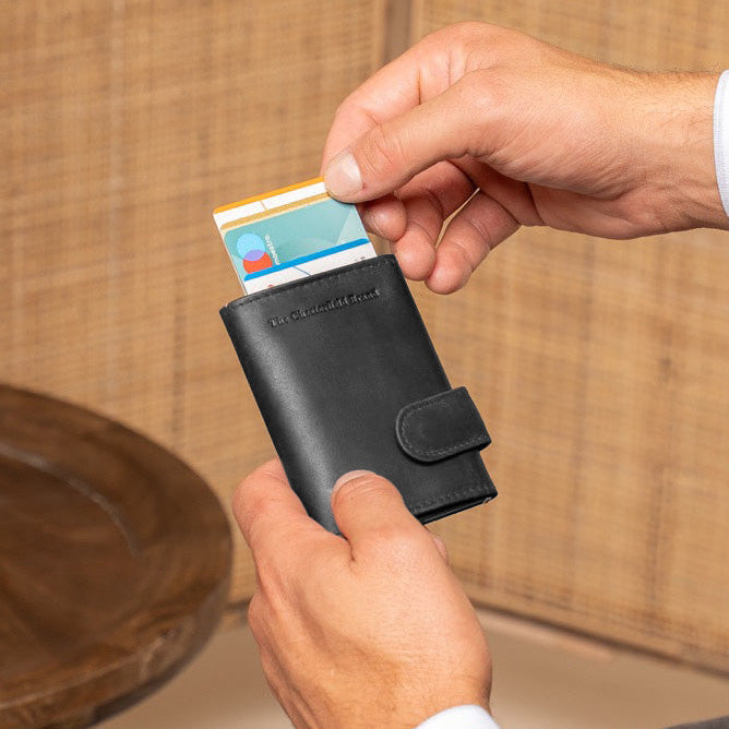 
Classic 100% Full-Grain Leather Card Holder - Prospettiva posteriore con spallacci in pelle rinforzati