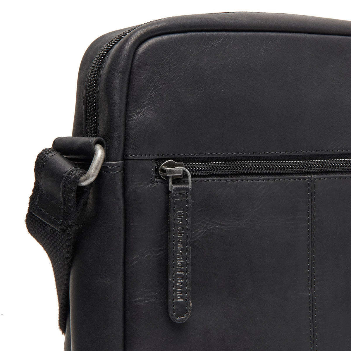 
Solid Antique Brass Hardware & Heavy-Duty Dual Zipper Detail on Anzora Borsa a tracolla in pelle pieno fiore