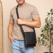 
Bodin Borsa a tracolla in pelle pieno fiore - Profilo laterale strutturato con profondità del soffietto
