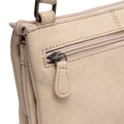 
Vista interna Showing Dedicated Padded Laptop Sleeve & Multi-Compartment Organization