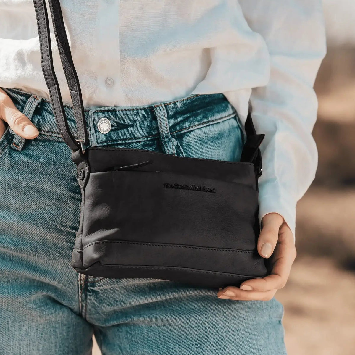 
Classic 100% Full-Grain leather Bag - Prospettiva posteriore con spallacci in pelle rinforzati