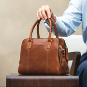 Styled Fit Perspective of Ezra Full-Grain Leather Handbag da Donna on Model - Natural Daylight Drape