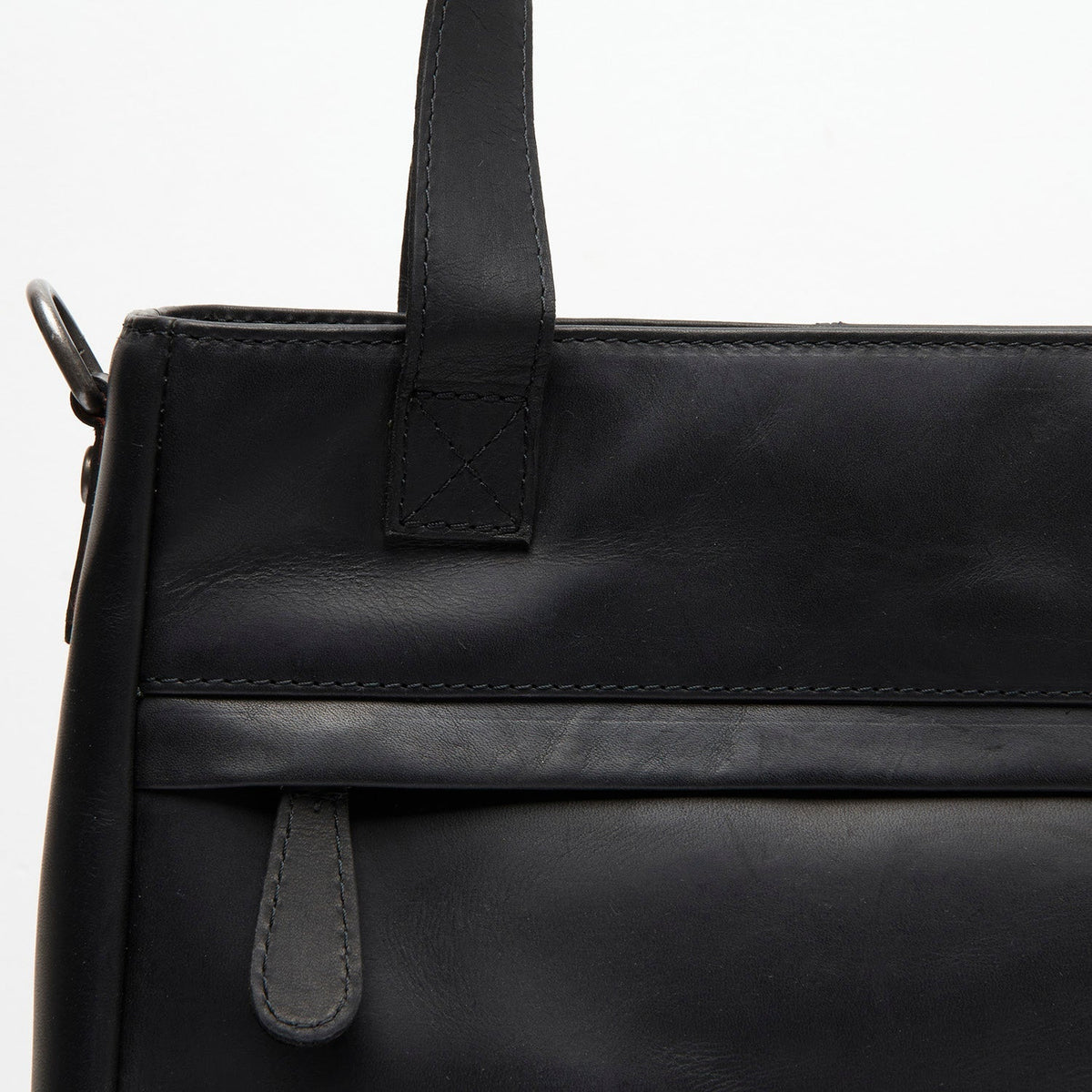 Classic 100% Full-Grain leather Goods - Vista posteriore Showing Tailored Shoulder Fit &amp; Clean Hemline