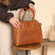 Styled Fit Perspective of Marsala Full-Grain Leather Handbag da Donna on Model - Natural Daylight Drape