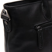 Dettaglio ravvicinato of Classic Collar &amp; Heavy-Duty Zipper Hardware on Pergamino Full-Grain Leather Handbag da Donna