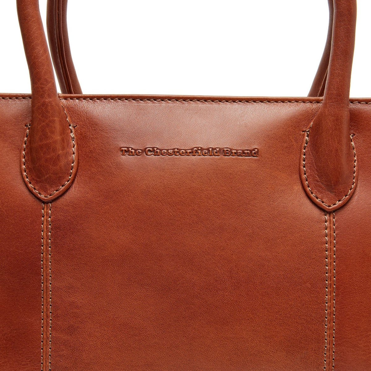 Styled Fit Perspective of Pergamino Full-Grain Leather Handbag da Donna on Model - Natural Daylight Drape