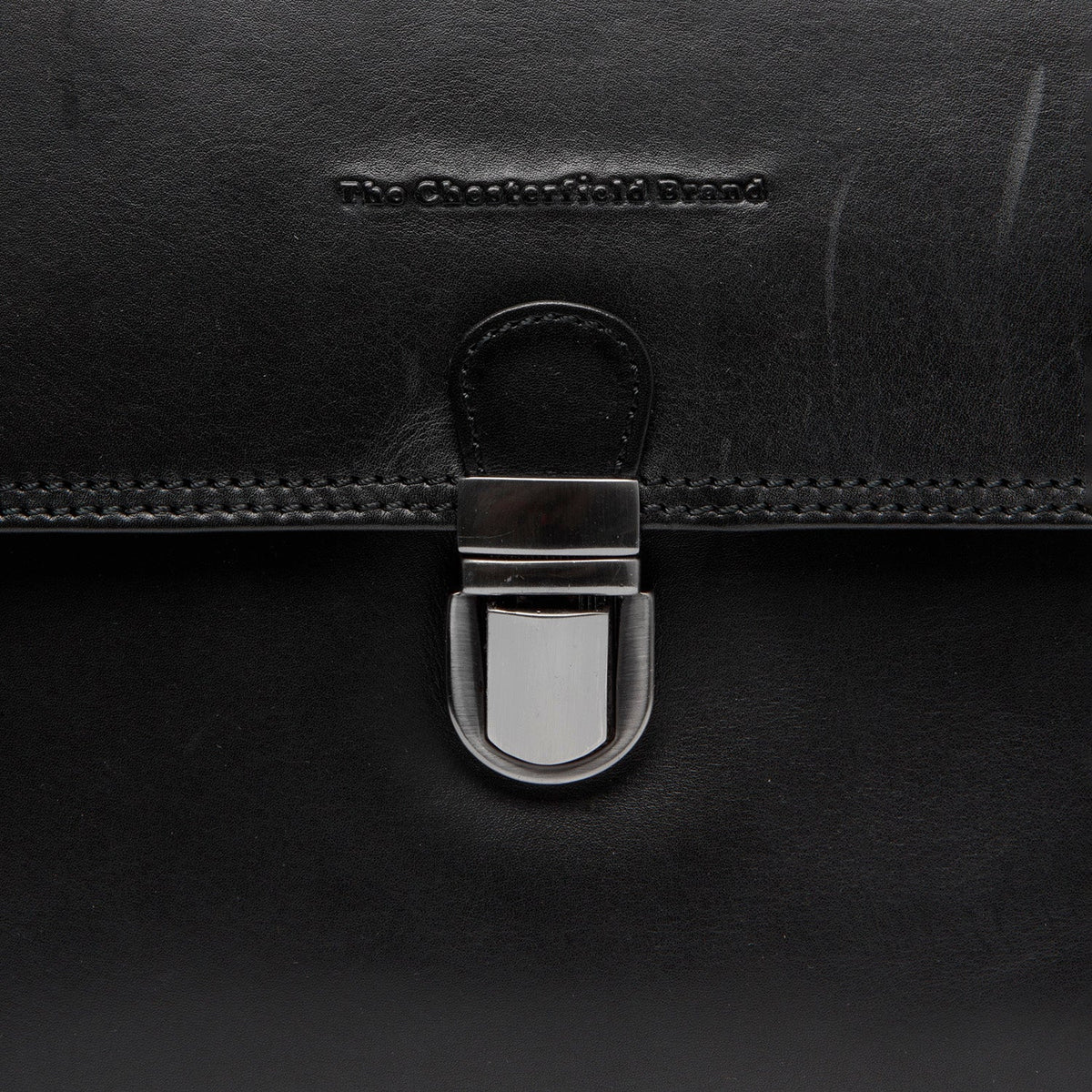 Classic 100% Full-Grain leather Goods - Vista posteriore Showing Tailored Shoulder Fit &amp; Clean Hemline